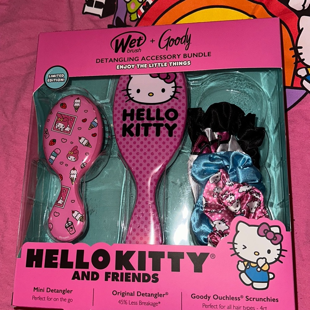 A hello Kitty, and friends brush, set limited edition